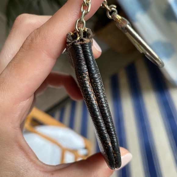 Luis Vuitton Key Pouch - Picture 5 of 7